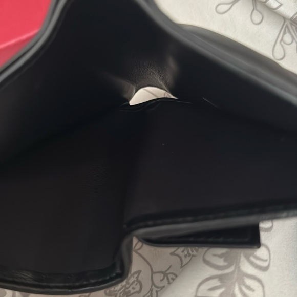 🌺New Addition ❤️‍🔥Ferragamo Like New Wallet w Box❤️‍🔥 - Picture 7 of 7